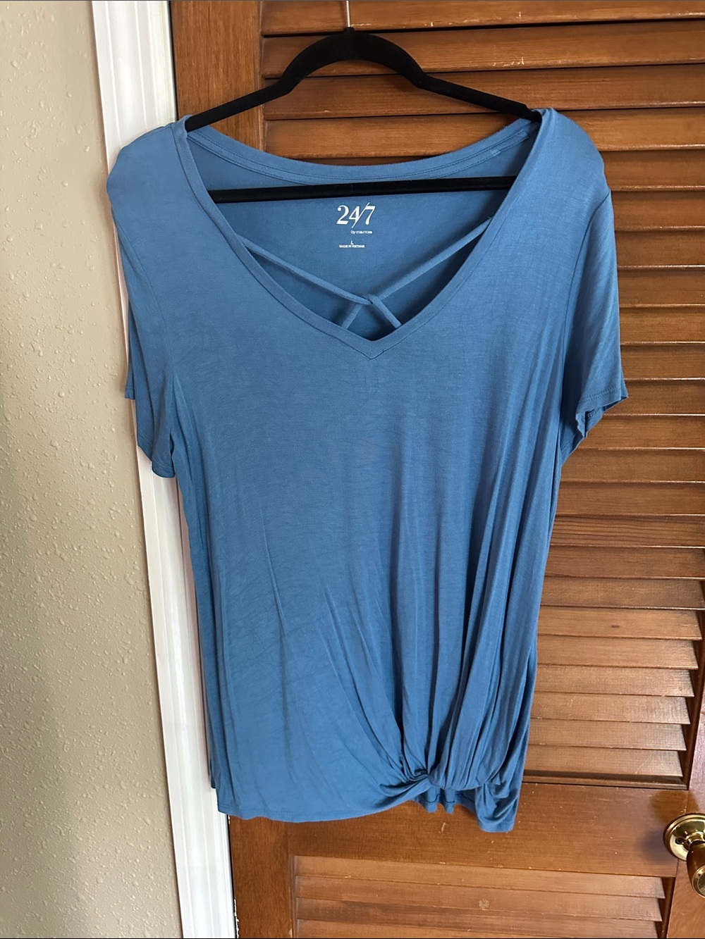 Maurice’s 24/7 Blue V-Neck Short Sleeve Knot Front Tee